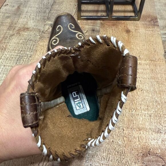 Ariat Kid's Cowgirls Size 8 Distressed Brown Shelleen Snip Toe Boots - Picture 8 of 12